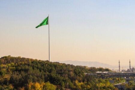 بزرگترین پرچم کشور در شب عید غدیر سبز شد