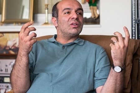 استفاده از بازیگران خارجی نان‌بُری از بازیگر ایرانی نیست