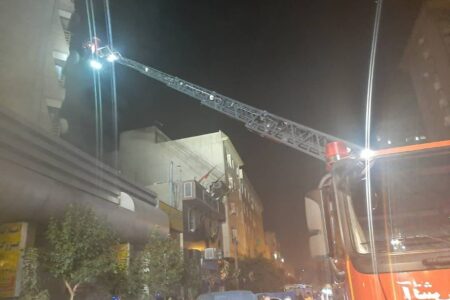 آتش سوزی در یک برج مسکونی_تجاری خیابان آزادی