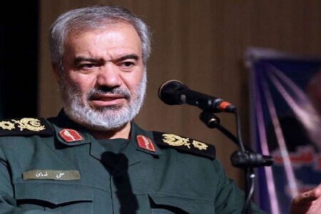 نباید اجازه دهیم دشمن به ابعاد اقتصادی و فرهنگی کشور وارد شود