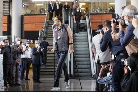 بلندقدترین ورزشکار پارالمپیکی جهان در فرودگاه امام خمینی