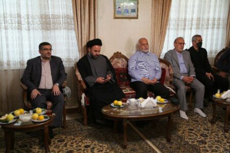 رنجبریان، کاشانی و آقامیری در منزل شهیدان جواد سپهری