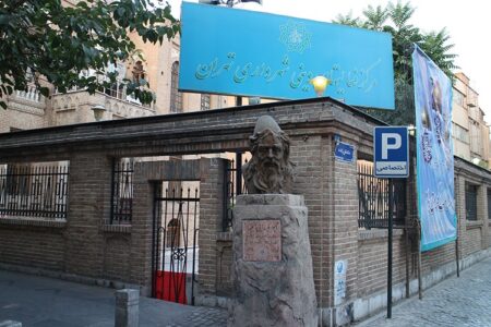 انتقاد از فعالیتهای دینی در خانه شعبان بی مخ!