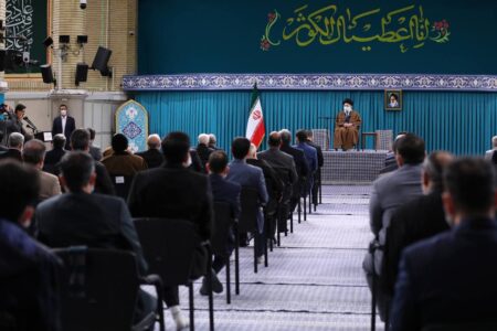 رهبر انقلاب: هیئت‌ها مرکز پاسخ به سوال‌ جوانان باشند