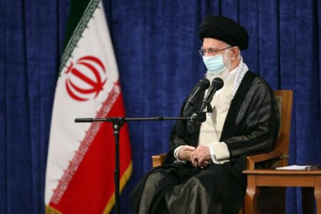 رهبر انقلاب:اغتشاشات خیابانی واکنش انفعالی دشمن در مقابل حرکت‌های بزرگ ملت ایران است