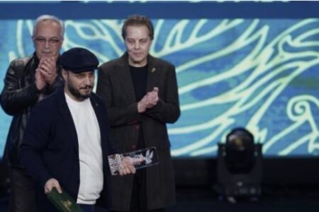 جشنواره فیلم فجر۴۲ برگزیدگانش را شناخت/ افسوس جواد عزتی از دریافت دیرهنگام سیمرغ