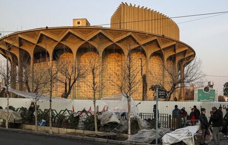 چرا ساماندهی محوطه ساختمان تئاتر شهر متوقف شد؟